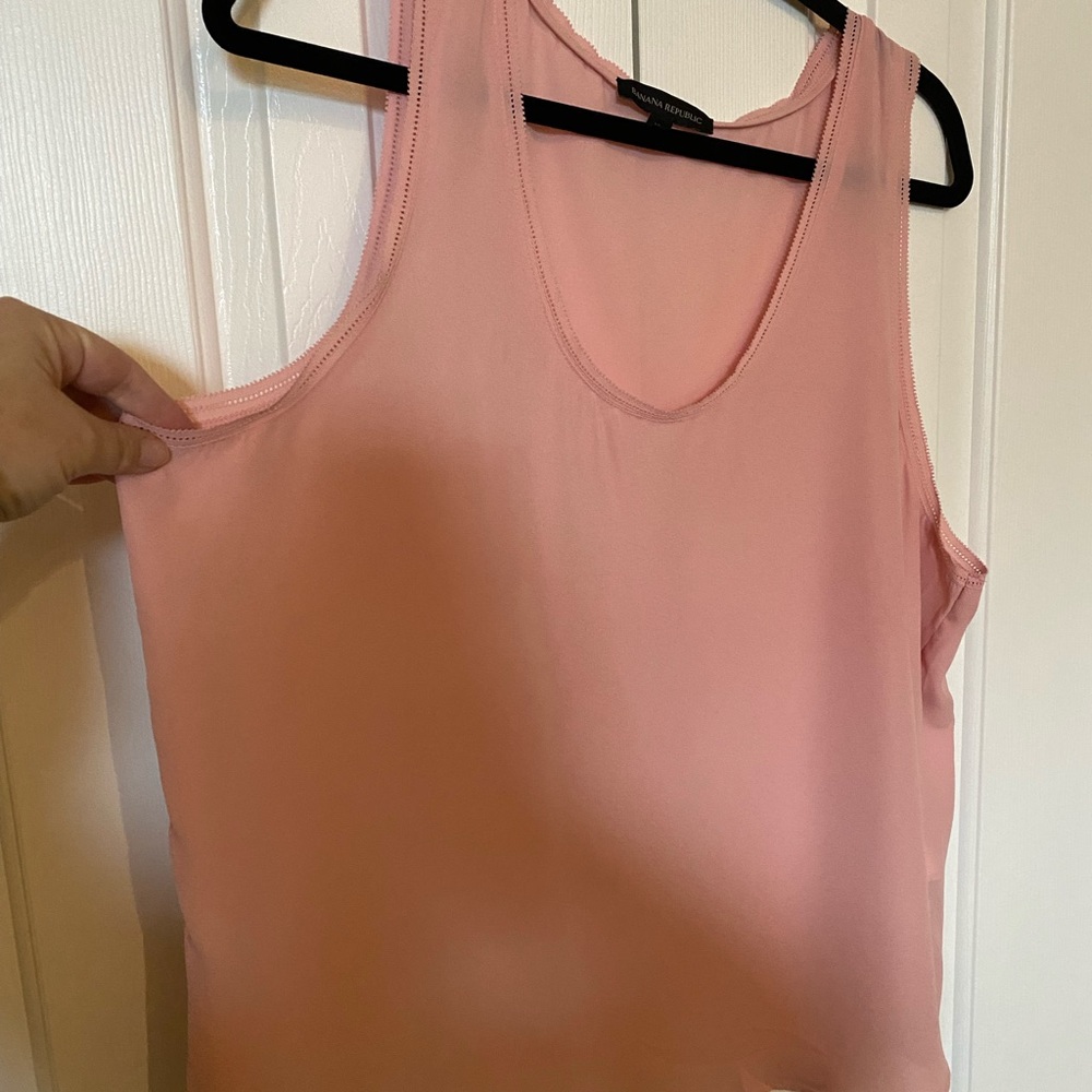 Banana Republic pink crepe flowy tank top.